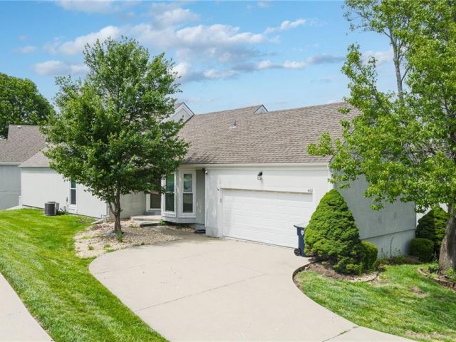 Homes for Sale in Kansas City, MO 64155 | 412 NE 96th Terrace