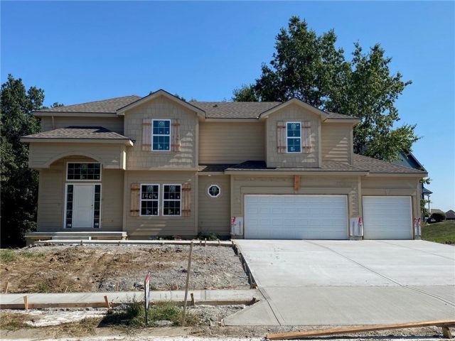 Homes for Sale in Kearney, MO 64060 | 1302  Melissa Court