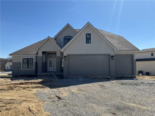 Homes for Sale in Parkville, MO 64152 | 13494  Terrace Park Drive