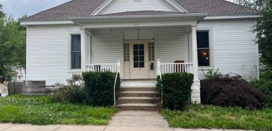 Homes for Sale in Liberty, MO 64068 | 217 N Missouri Street