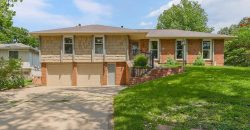 Homes for Sale in Lake Waukomis, MO 64151 | 376 NW North Shore Drive