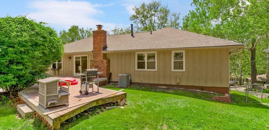Homes for Sale in Lake Waukomis, MO 64151 | 376 NW North Shore Drive