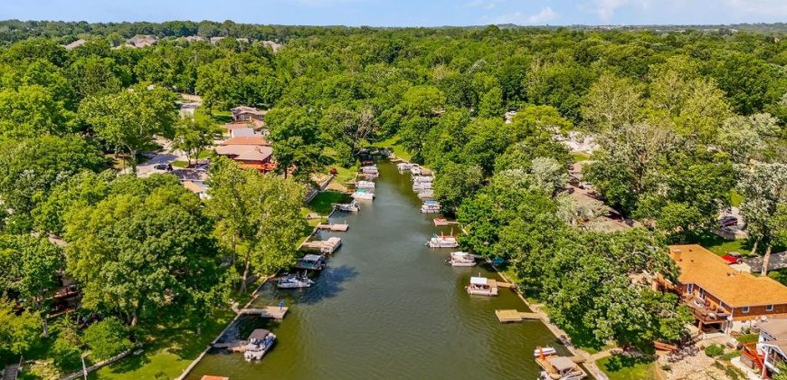 Homes for Sale in Lake Waukomis, MO 64151 | 376 NW North Shore Drive