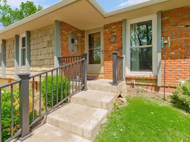 Homes for Sale in Lake Waukomis, MO 64151 | 376 NW North Shore Drive