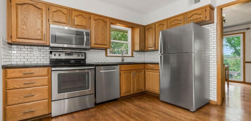 Homes for Sale in Lake Waukomis, MO 64151 | 376 NW North Shore Drive