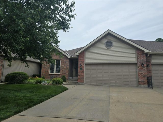 Homes for Sale in Gladstone, MO 64118 | 7509 N Campbell Street
