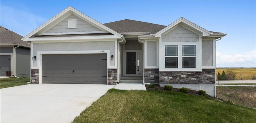 Homes for Sale in Kansas City, MO 64157 | 11437 N Auburndale Circle