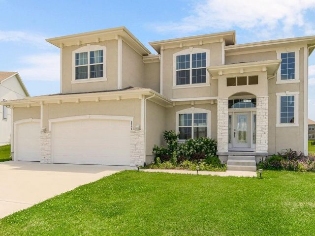 Homes for Sale in Kansas City, MO 64154 | 6705 NW 105th Street