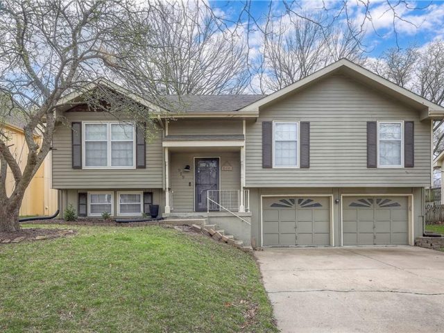 Homes for Sale in Kansas City, MO 64155 | 919 NE 109th Terrace