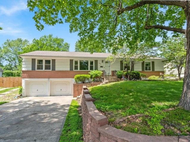 Homes for Sale in Kansas City, MO 64116 | 3320  Mohawk Lane