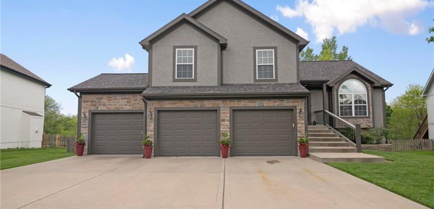 Homes for Sale in Kansas City, MO 64157 | 10747 N Laurel Avenue