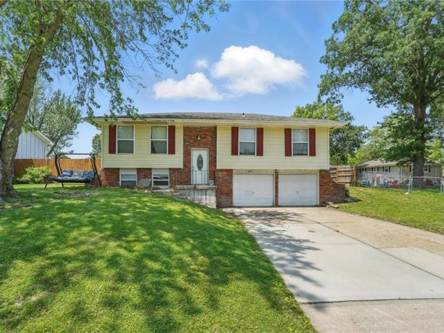 Homes for Sale in Excelsior Springs, MO 64024 | 1224  Michele Drive