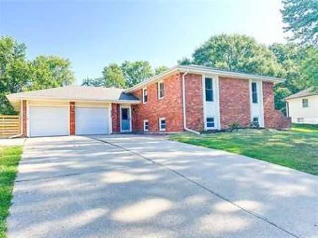 Homes for Sale in Parkville, MO 64152 | 6509 NW MELODY Lane