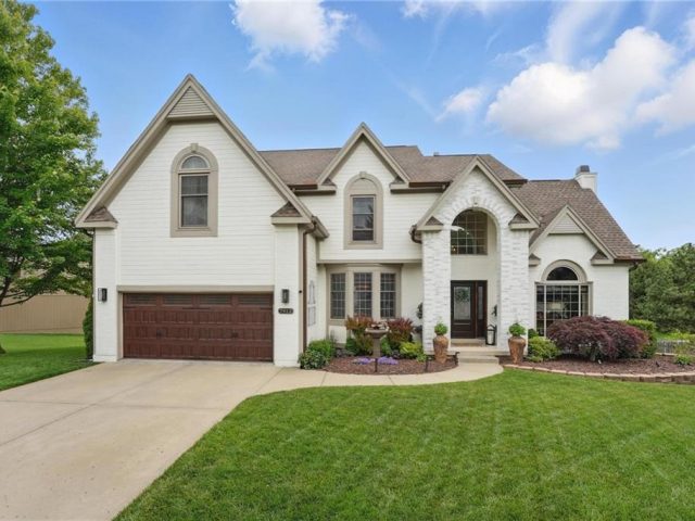 Homes for Sale in Kansas City, MO 64151 | 7912 NW Birch Lane