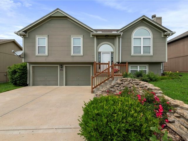 Homes for Sale in Smithville, MO 64089 | 103  Bridgeport Drive