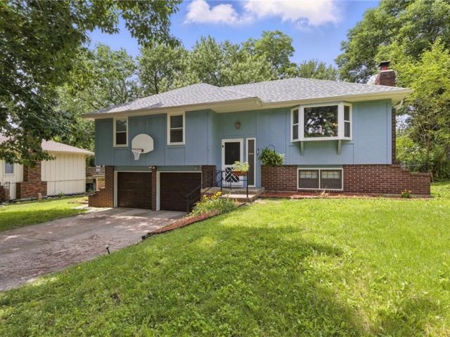 Homes for Sale in Kansas City, MO 64152 | 7608 N Serene Avenue