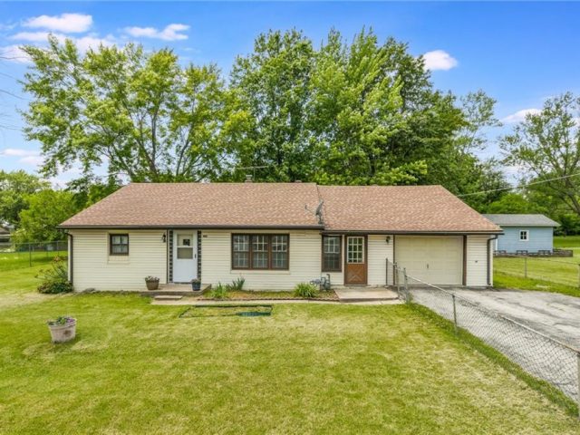 Homes for Sale in Gladstone, MO 64118 | 7306 N Holmes Avenue