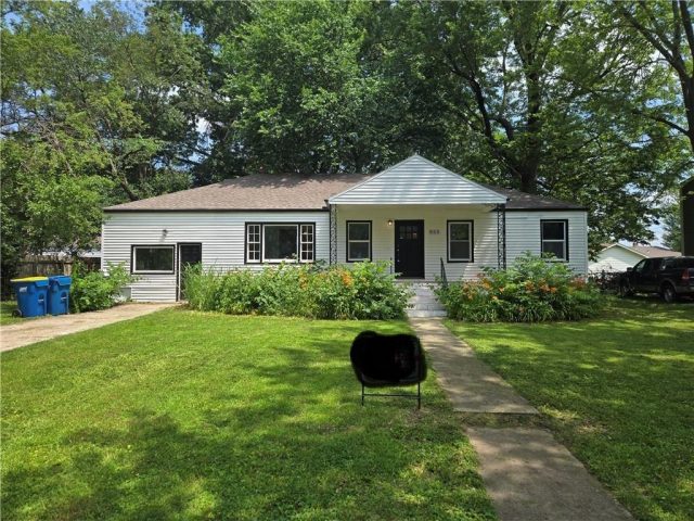 Homes for Sale in Liberty, MO 64068 | 832  Hillside Avenue