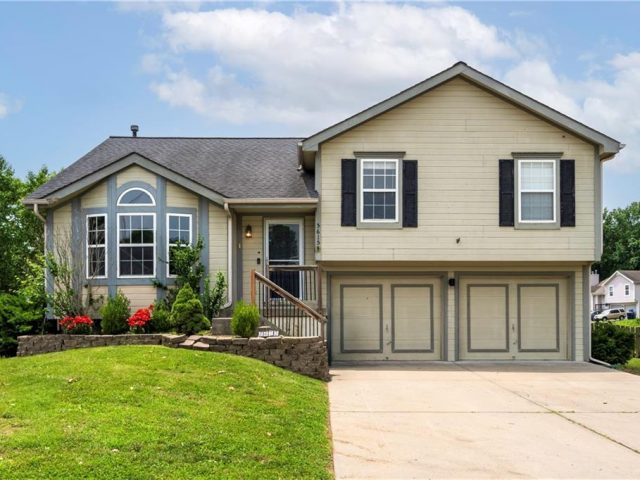Homes for Sale in Kansas City, MO 64119 | 5615 N Richmond Avenue