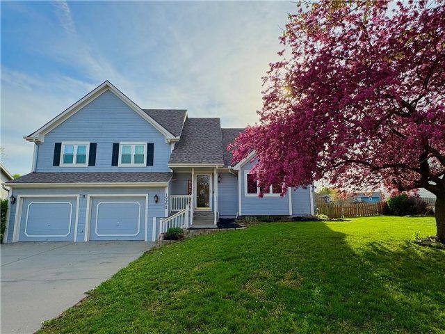 Homes for Sale in Kansas City, MO 64157 | 10908 N Farley Avenue