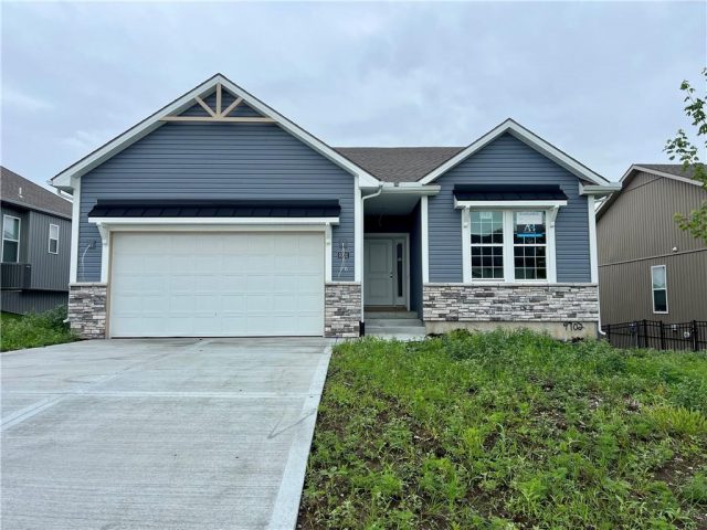 Homes for Sale in Kansas City, MO 64154 | 9702 N Amoret Avenue