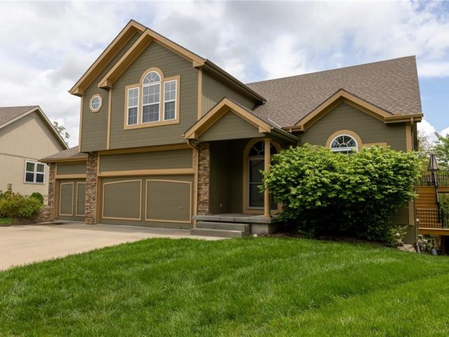 Homes for Sale in Kansas City, MO 64154 | 8755 N Chatham Avenue