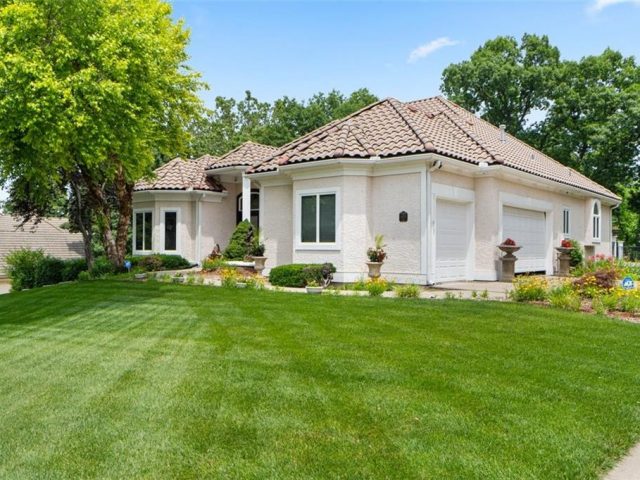 Homes for Sale in Kansas City, MO 64116 | 4405 N Hickory Lane