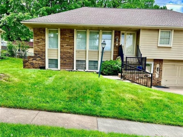 Homes for Sale in Kansas City, MO 64118 | 6828 N Michigan Avenue