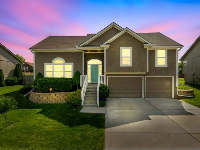 Homes for Sale in Kearney, MO 64060 | 803  Crestridge Drive