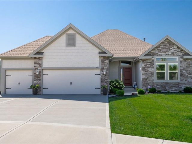 Homes for Sale in Kansas City, MO 64157 | 9211 NE 93rd Court