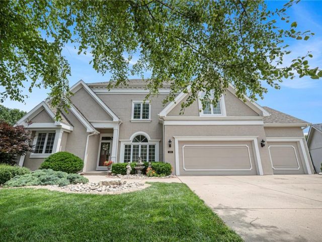 Homes for Sale in Kansas City, MO 64119 | 6111 N Kensington Court