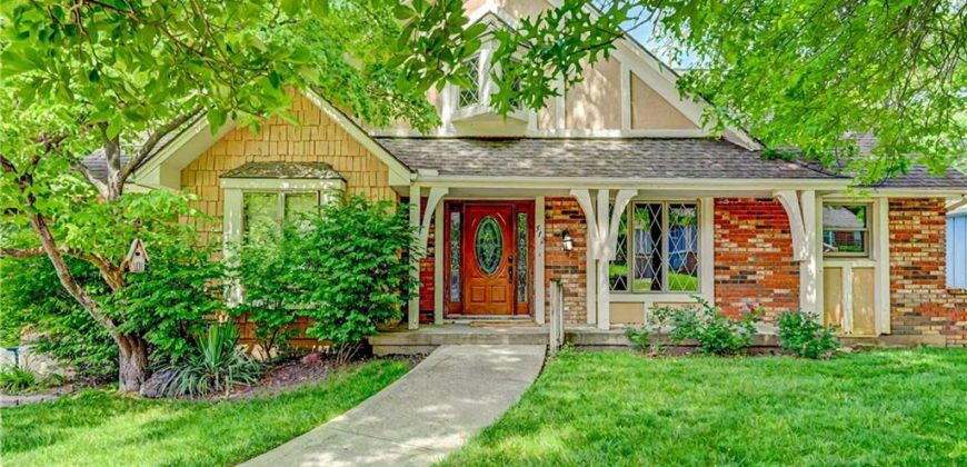 Homes for Sale in Liberty, MO 64068 | 512 E Clayview Drive
