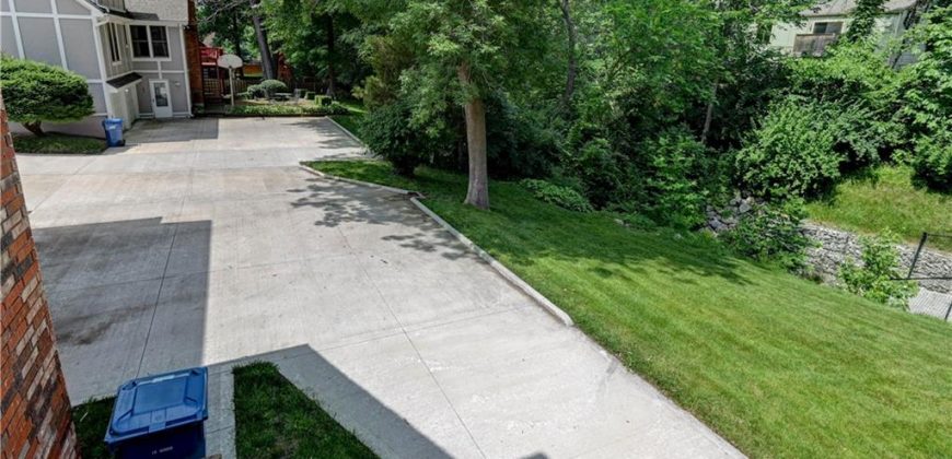 Homes for Sale in Liberty, MO 64068 | 512 E Clayview Drive