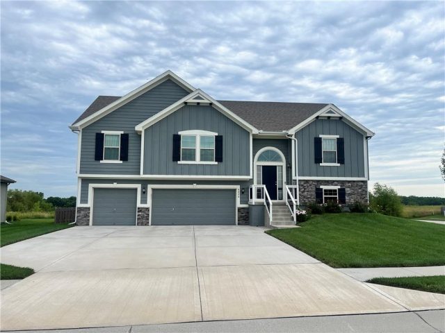 Homes for Sale in Kansas City, MO 64156 | 6020 NE 120th Street
