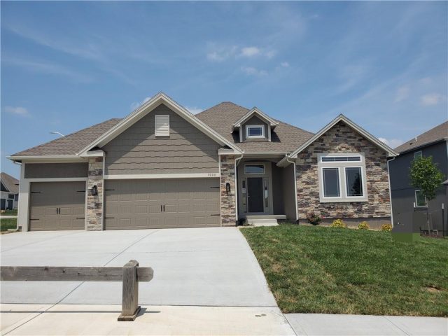 Homes for Sale in Kansas City, MO 64156 | 7000 NE 102nd Court