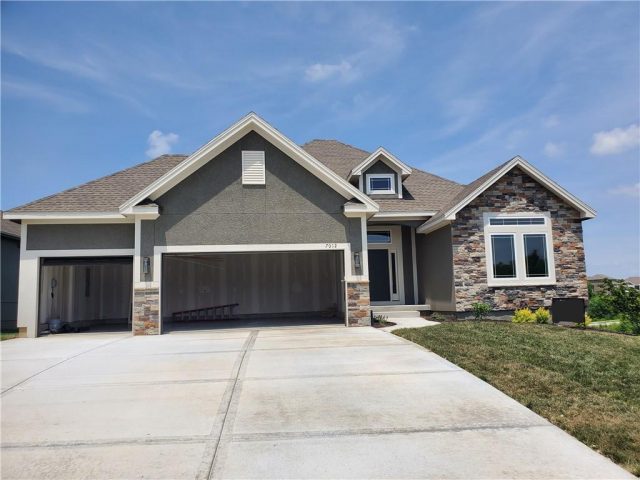 Homes for Sale in Kansas City, MO 64156 | 7012 NE 102nd Court