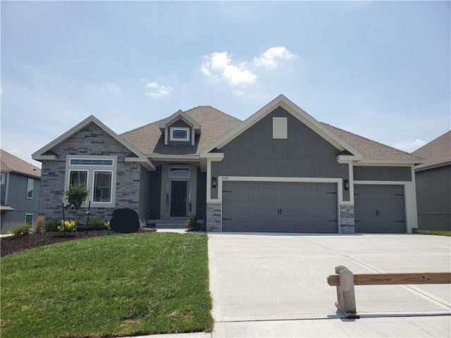 Homes for Sale in Kansas City, MO 64156 | 7005 NE 103rd Street