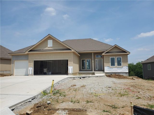 Homes for Sale in Kansas City, MO 64156 | 10139 N Winchester Avenue