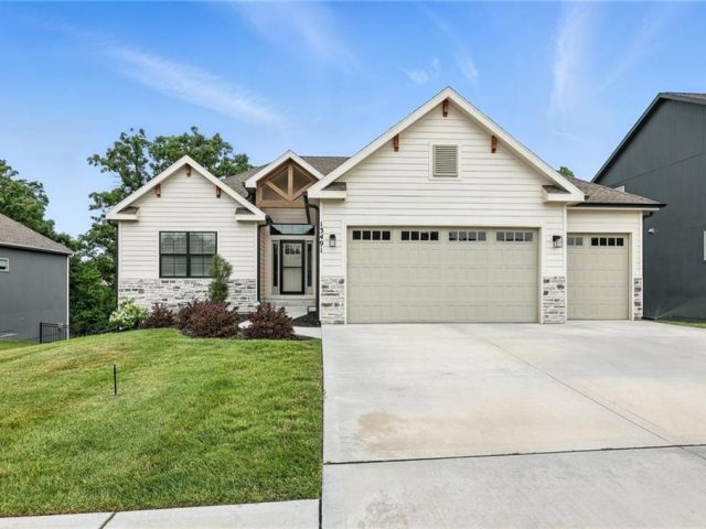 Homes for Sale in Parkville, MO 64152 | 13491  Terrace Park Drive