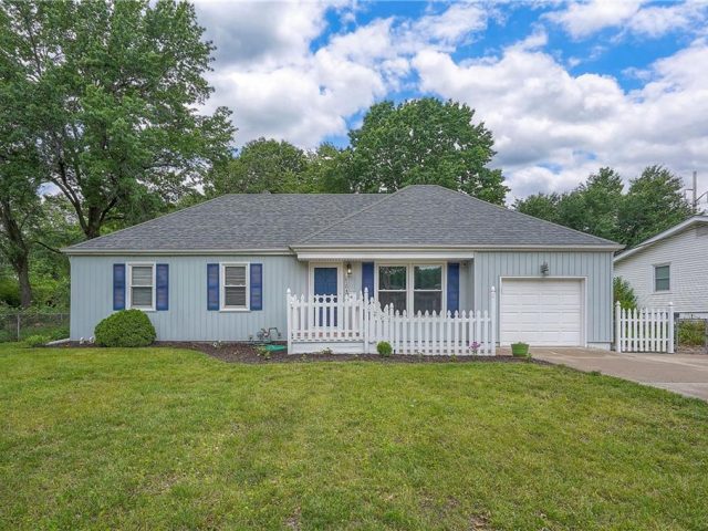 Homes for Sale in Gladstone, MO 64118 | 6204 N Michigan Avenue