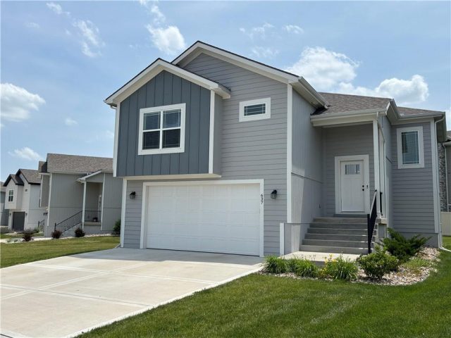 Homes for Sale in Kansas City, MO 64155 | 637 NW 109th Terrace
