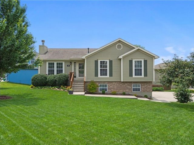 Homes for Sale in Kansas City, MO 64156 | 10316 N Elmwood Court