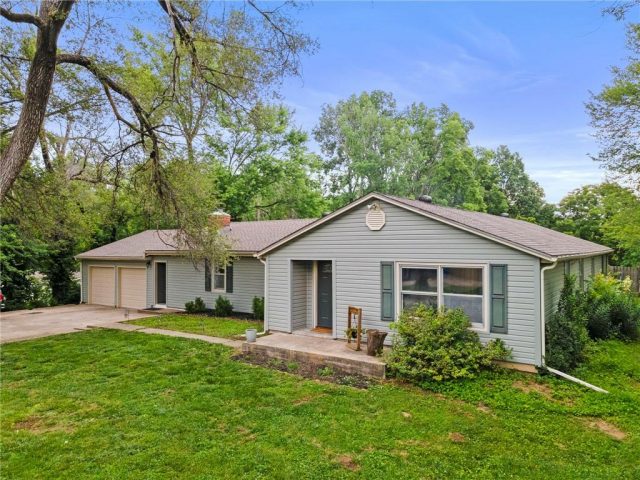 Homes for Sale in Parkville, MO 64152 | 7423 NW Locust Drive