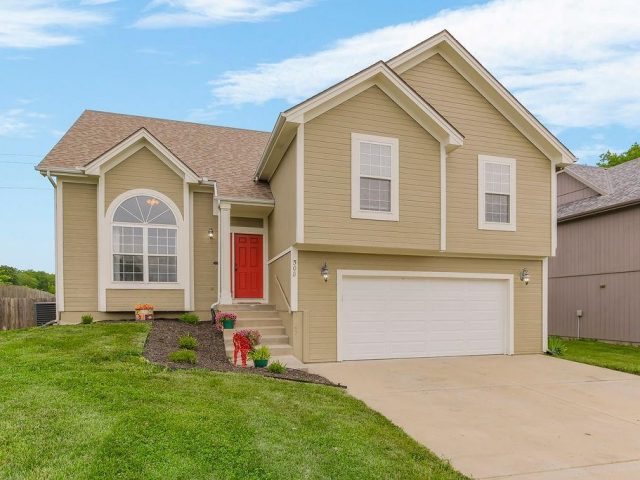 Homes for Sale in Smithville, MO 64089 | 508  Shannon Avenue