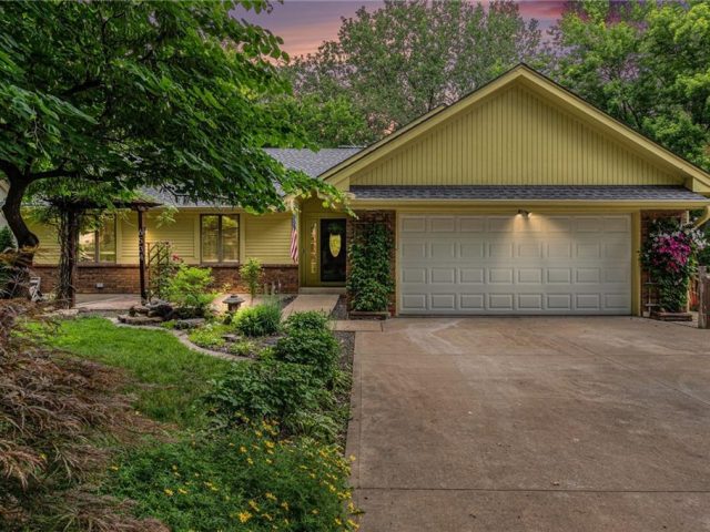 Homes for Sale in Kansas City, MO 64118 | 6534 N Jefferson Street