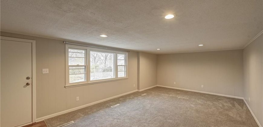 Homes for Sale in Smithville, MO 64089 | 506  Hilltop Street