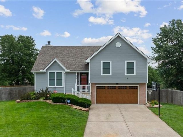 Homes for Sale in Smithville, MO 64089 | 101  Shasta Daisy Drive