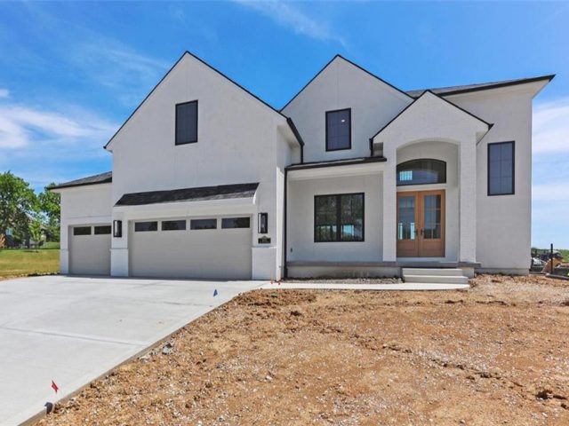 Homes for Sale in Kearney, MO 64060 | 13619  Clover Court