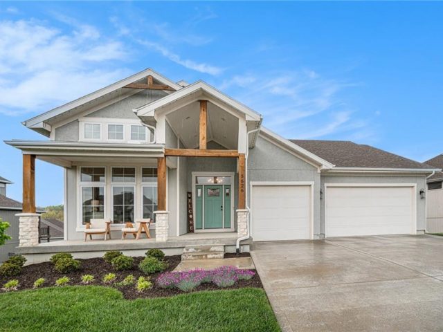 Homes for Sale in Parkville, MO 64152 | 5626  Thousand Oaks Drive