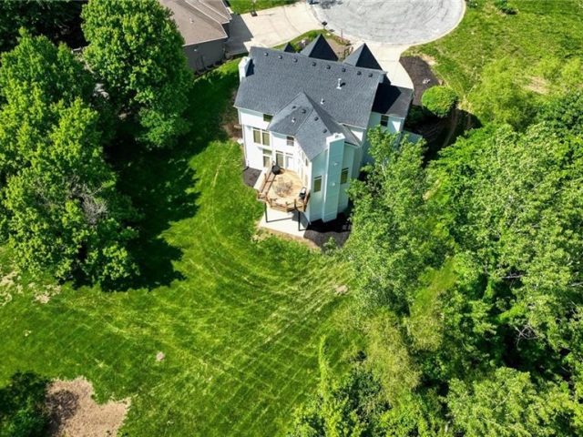 Homes for Sale in Parkville, MO 64152 | 10223  River Hills Court